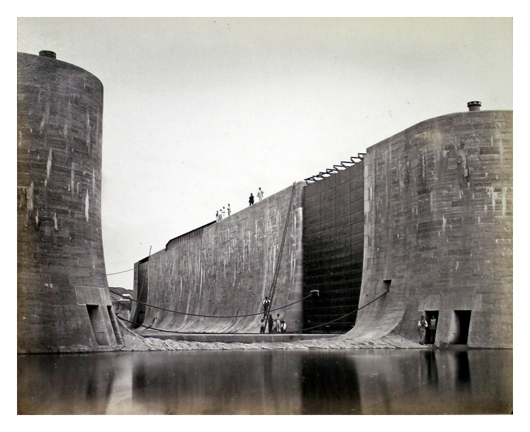 No 14 - North side of lock looking from the basin. 