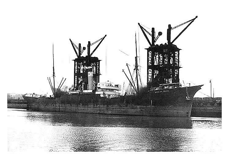 The "Maid of Chios" at the moveable tip numbers 19 and 20 loading coa at Penarth Dock.