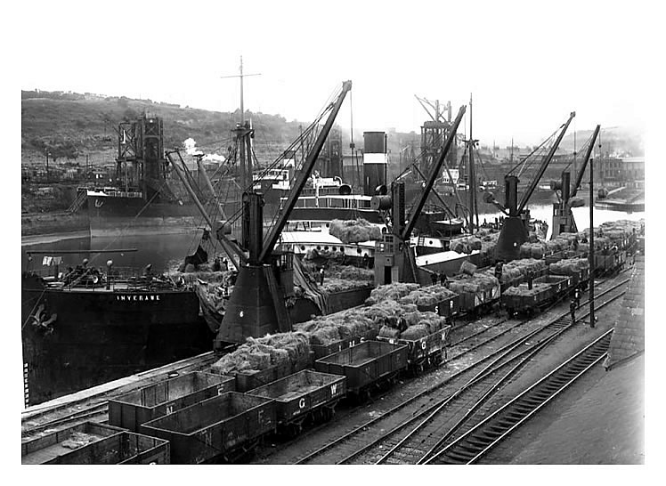 The Leith owned steamer &ldquo;Inverawe&rdquo; at Penarth in July 1927.