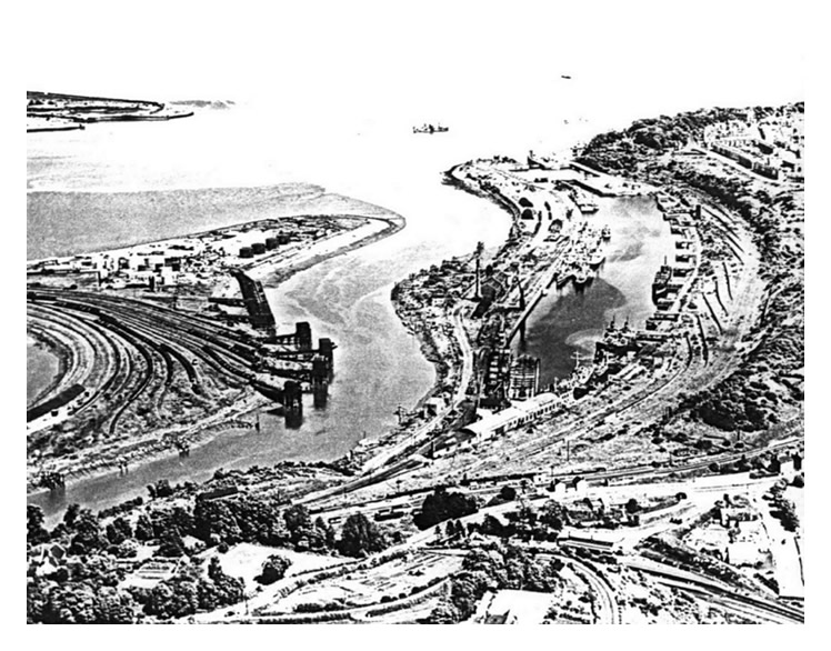 Penarth Docks - The pontoon and engineering works