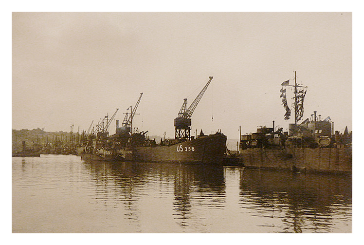 1943-4 - LST-356 at Penarth Dock with other vessels.