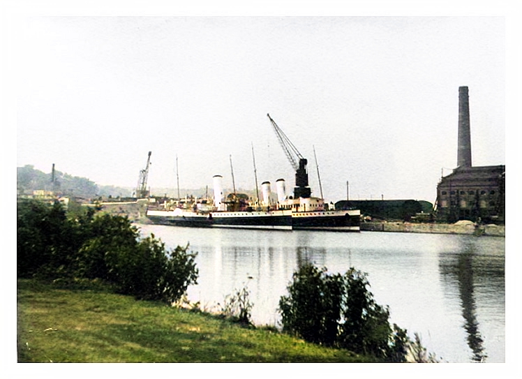 p.s. 'Bristol Queen' alongside the 'Glen Usk' in Penarth Dock on the 22nd September 1956. 