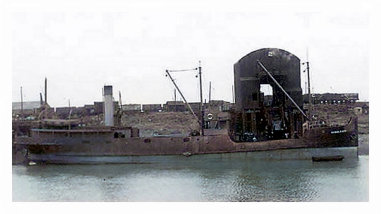 s.s. Southwell loading coal at the Ely Tidal Harbour in 1924. 