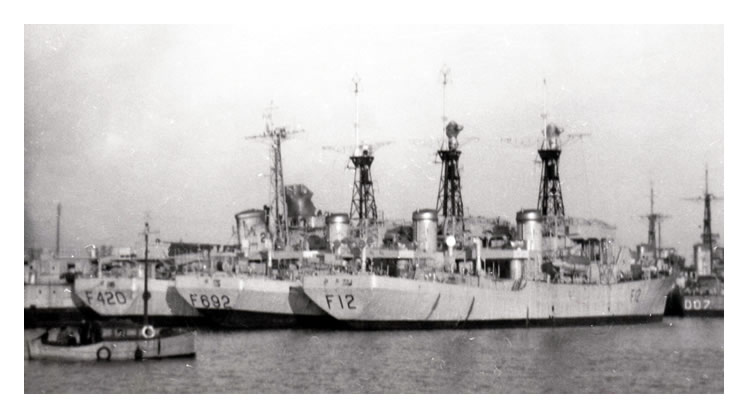F420 - 'Kennilworth Castle', F692 - 'Oxford Castle', F12 - 'Banburgh Castle' and distant D07 - 'Caesar'. 