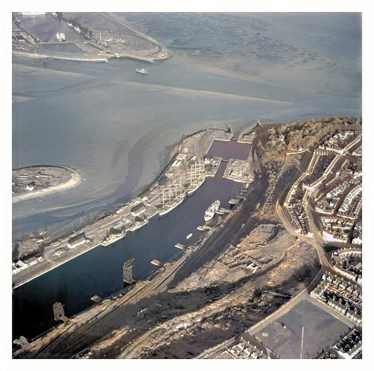 'Passat' and 'Pamir' moored in Penarth Dock in 1950. 