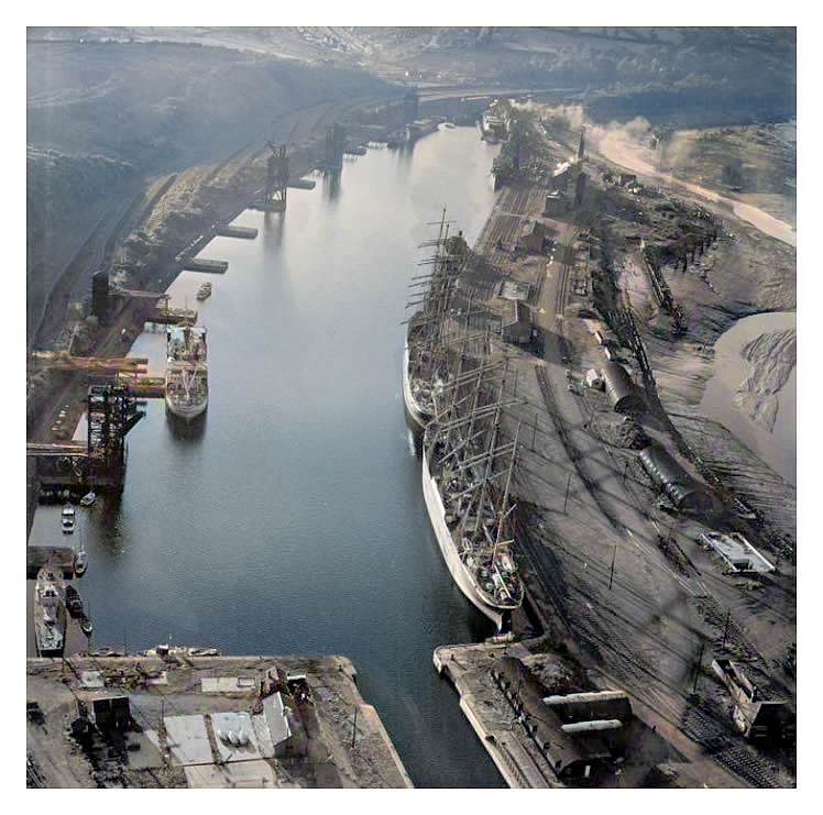 'Passat' and 'Pamir' moored in Penarth Dock in 1950. 