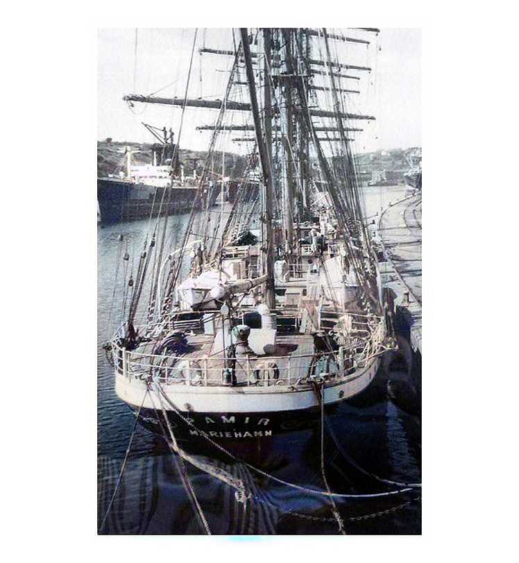 1950 - 'Pamir' of Mariehamn - A view of the stern of this fine vessel with a view up the dock.
