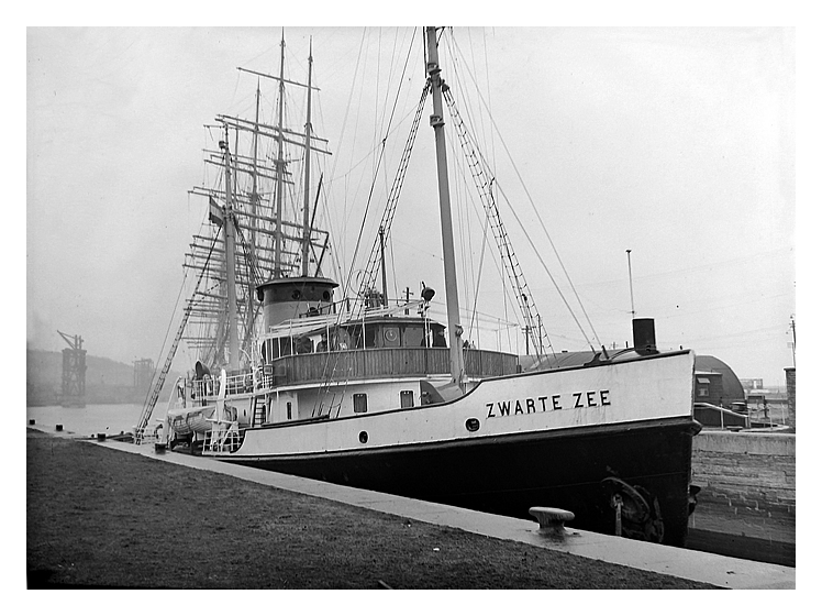1950 - Steam tug 'Zwarte Zee' locking out of Penarth Dock after assisting in the docking of 'Passat' at Penarth Dock.
