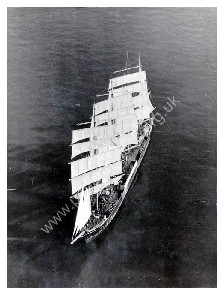 'Passat' - an aerial view at sea