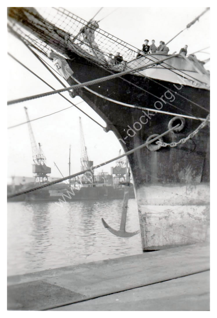 'Passat' bow view 1948