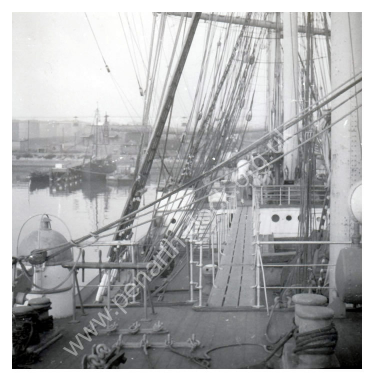'Passat' - The flying bridge from the fo'c'sle head.
