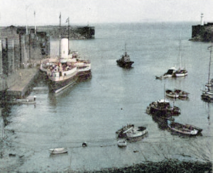 P.S. 'Glen Usk' is seen here at Barry embarking passengers for Weston. 