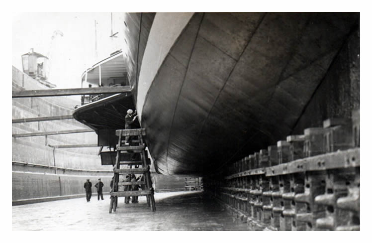 1955 - p.s. 'Bristol Queen' - under repair at a drydock located at Cardiff.