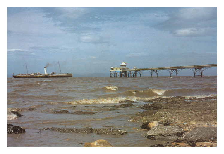 'Glen Usk' approaching Clevedon Pier in 1954.