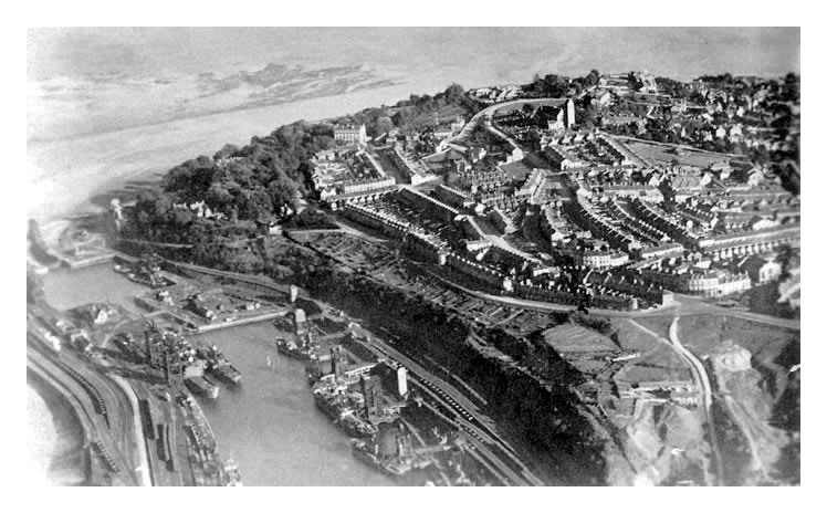 Cefn y Wr&acirc;ch is clearly visible off Penarth Head