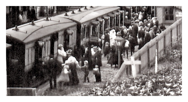 Passengers at Sully Station