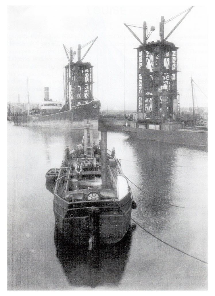 1920 - The trow 'Magnet' at Penarth Dock.