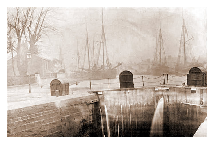 Inner lock gates of the sea lock of the Glamorganshire Canal