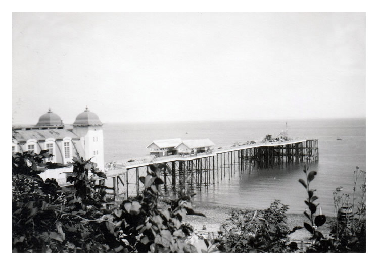 c.1950's - Penarth Pier and Beach