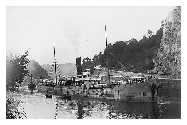 The cargo ship s.s. 'Argo' approaching Bristol on the River Avon, in 1895.