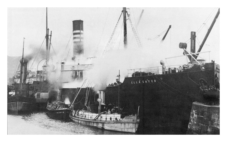 The s.s. 'Ella Sayer' pictured in 1907 showing Fire King and Fire Queen at work during the fire.