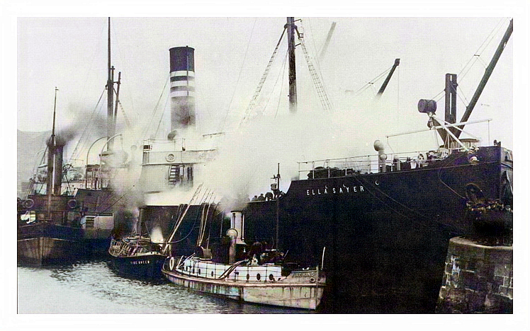 The s.s. 'Ella Sayer' pictured in 1907 showing Fire King and Fire Queen at work during the fire.