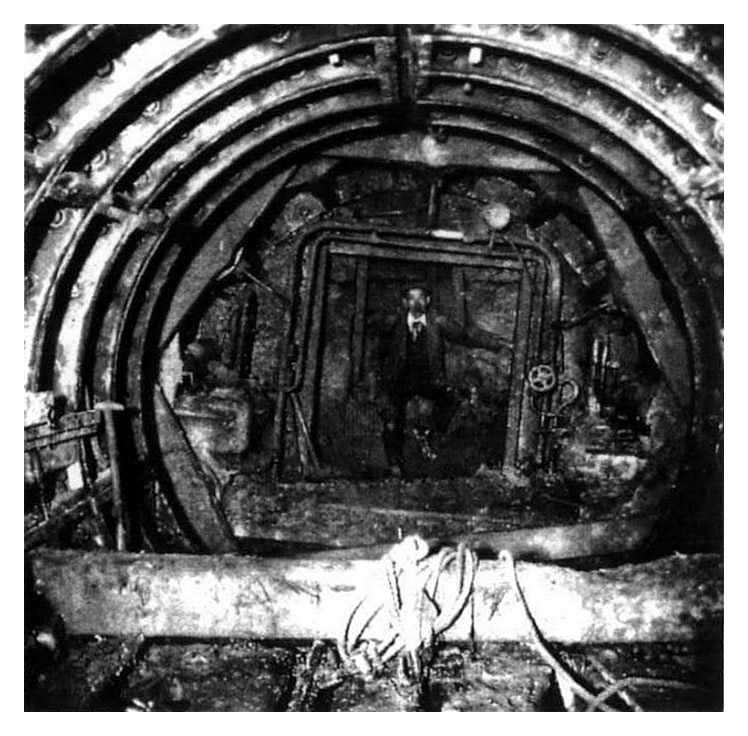April 1898 - Tunnelling shield and excavation of face in heading.