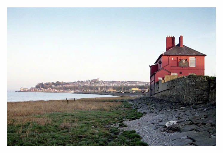 2007 - Evening sunlight bathes the soon to dissapear Red House pub.