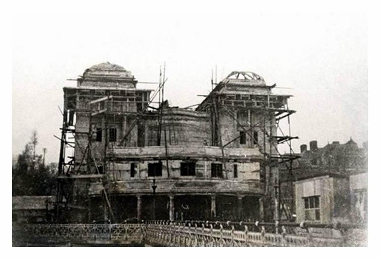 1928 - Penarth Pier Pavillion - A view of the construction works of the ferro-concrete, Art Deco style, pavillion from the pier side, which opened during May 1929.