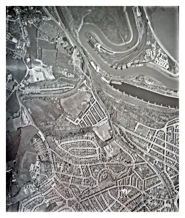 1st June 1962 - Image 0390 - A slightly higher altitude view from the RAF than in the previous views travelling East to West. Penarth Dock is empty except for the Pontoon! 