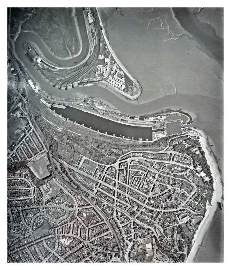 1st June 1962 - Image 0389 - This image is greatly significant to myself, in that many references as to the closure of Penarth Dock state that it happened in 1963. But in June 1962 there are no ships in the Dock or Basin!
