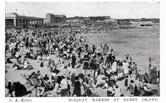 Holiday MAkers at Barry Island.